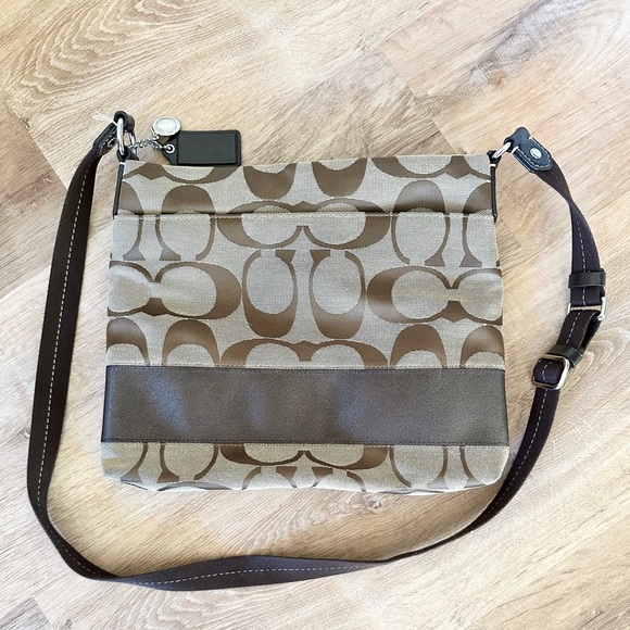 COACH | Medium sized | Crossbody Bag - Picture 4 of 4